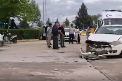 Bursa'da kontrolsüz kavşakta korkutan kaza: 3 yaralı var