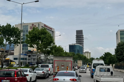 Bursa'da sol ayak uyuşturan trafik! Adeta kilitlendi...