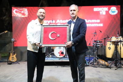 İnegöl’de 19 Mayıs Coşkusu Safa Zakir Konseriyle Zirveye Ulaştı