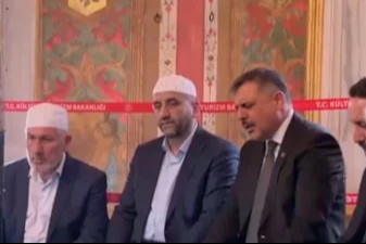 Mustafa Çiftçi'den Fatih Sultan Mehmed'in türbesinde Kur’an tilaveti