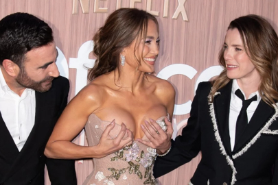 Jennifer Lopez'in göğüsleri damga vurdu
