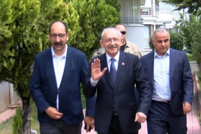 Kemal Kılıçdaroğlu, CHP'nin grup toplantısında konuşmaya hazırlanıyor