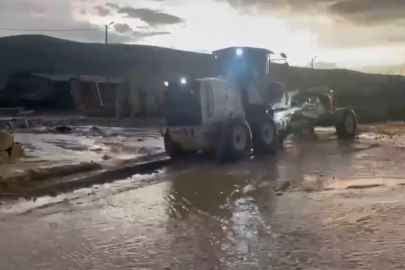Sel nedeniyle kapanan yol tekrar trafiğe açıldı