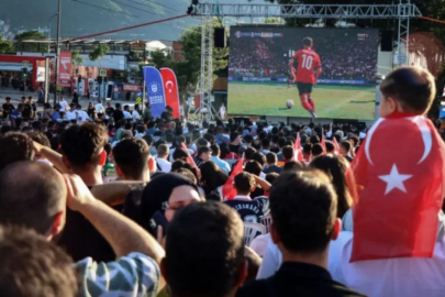 Bursa'da dev ekran kuruluyor! Milliler Dünya Kupası'nda sahaya çıkıyor