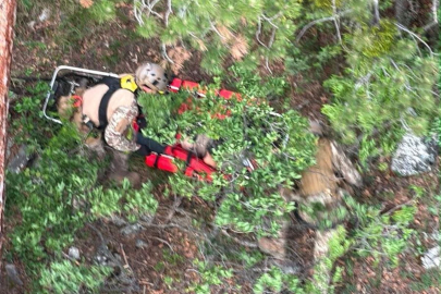 Çorum'da dağ yürüyüşü sırasında kaybolan kişi, helikopterle kurtarıldı