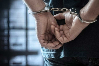Fatih'te bir turistin çantasını çalan yabancı uyruklu hırsız havalimanında yakalandı