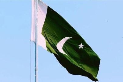 Pakistan'da yol kenarına yerleştirilen bomba patladı: 3 kişi hayatını kaybetti