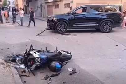 Bursa Gemlik'te otomobil ile çarpışan genç motosiklet sürücüsü yaralandı!