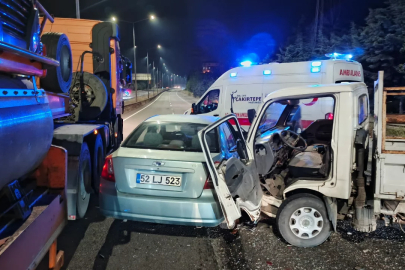 İki araç çarpıştı, ortalık savaş alanına döndü: 1 ölü