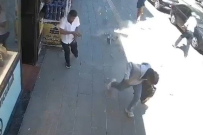 Ölümden kıl payı kurtuldular! Kopan beton parçalarının altında kalıyorlardı...
