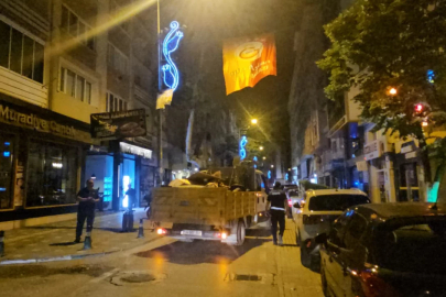 Bursa'da gece vakti zabıta ekiplerinden kaldırım işgali operasyonu!