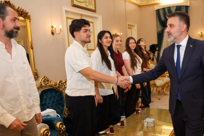 Bursa'da "Bizim Çocuklar" marşına büyük ödül: Öğrencilere söz verdi...