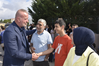 Başkan Karabatı, Öğrencilerin LGS Heyecanını Paylaştı