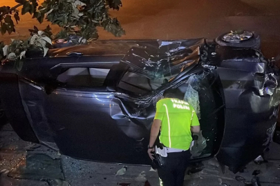 Bursa'da gece yarısı korkunç kaza: Aracı sıkıştırdı, takla attırıp kaçtı
