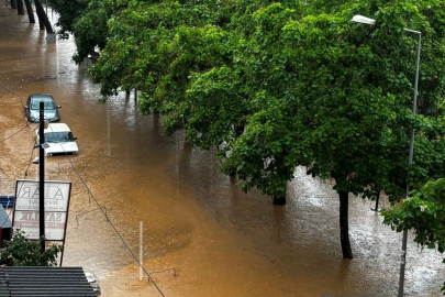 Denizli ve Manisa'da sağanak hayatı olumsuz etkiledi