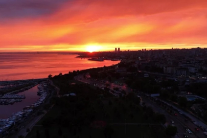 İstanbul'da yağmur sonrası kartpostallık manzara: Gökkuşağı ve gün batımı büyüledi
