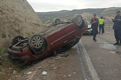 Otomobil takla attı: 2'si ağır 3 kişi yaralandı