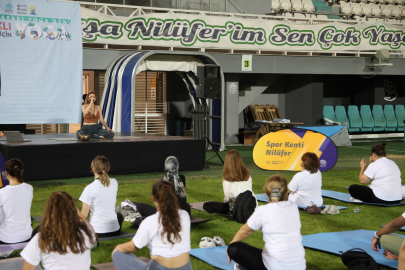 Sağlıklı yaşlanma için yoga yaptılar