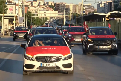 Bursa'da yüzlerce araçlık konvoy kenti turladı! A Milli Takım coşkusu sokaklara taştı