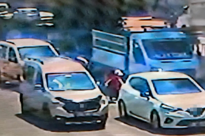 Adana'da dehşete düşüren kaza! Çocuğun üzerinden iki araç birden geçti...