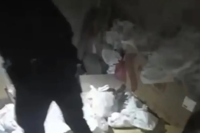 Aile apartmanında şaşkına çeviren manzara! "Peçeteye sarıp yutuyoruz"