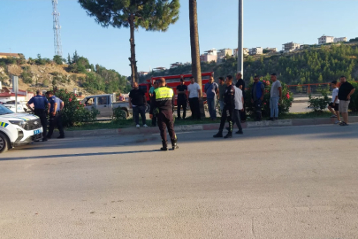 Mersin'de direğe çarpan motosiklet sürücüsü kurtarılamadı