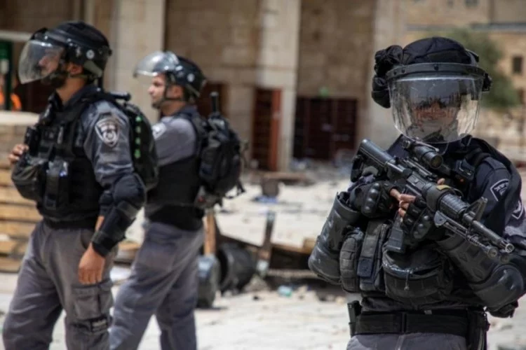 4 Filistinli İsrail polis i tarafından gözaltına aldı