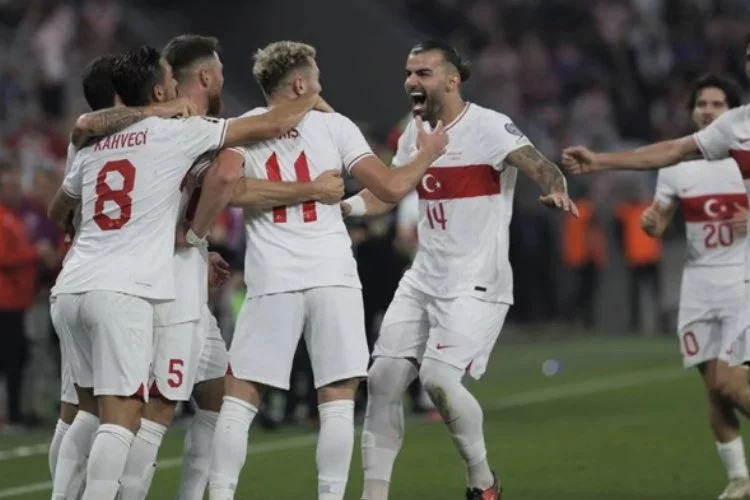 Almanya - Türkiye maçının ilk 11'leri