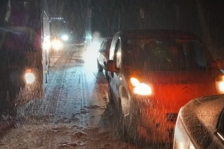 Ankara-Sivrihisar yolunda ulaşıma kar engeli