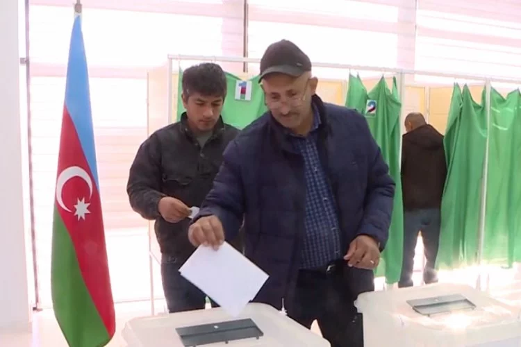 Azerbaycan'da cumhurbaşkanı seçimi başladı