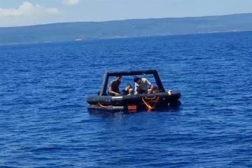 Balıkesir açıklarında 7'si çocuk, 21 düzensiz göçmen kurtarıldı