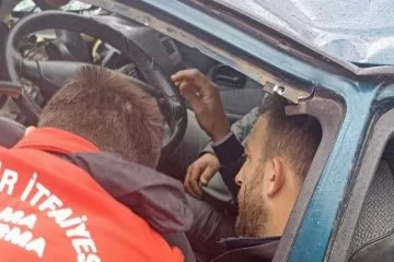 Balıkesir Gönen'de trafik kazası: Tırın dorsesi otomobili biçti