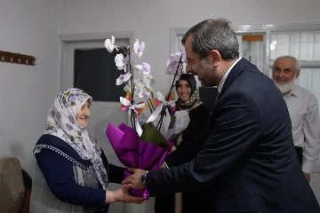 Başkan’ın Çiçekleri Gürsu’nun Annelerine Gitti