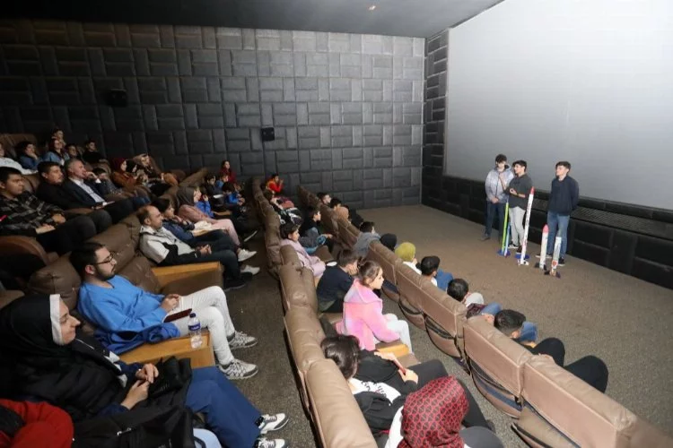 Başkan Taban gençlerle sinemada buluşup mesaj Verdi: 'Başımıza icat çıkarın'