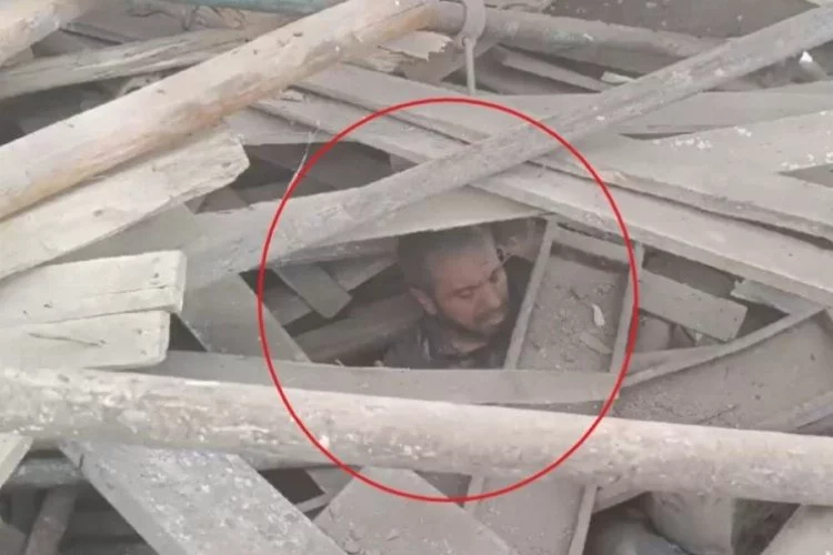 Batman'da cami inşaatının iskelesi çöktü: 4 işçi yaralı