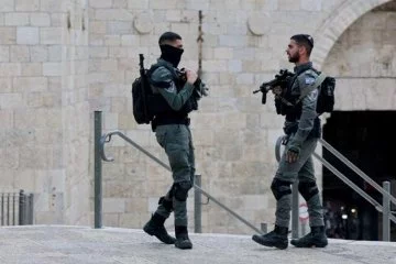Bir Türk vatandaşı Kudüs'te İsrail polisini bıçakladı