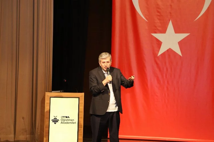 Bursa’da “21. Yüzyılda Öğretmen Olmak” Konulu Panel Gerçekleştirildi