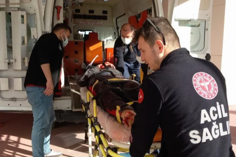 Bursa'da 4. kattan düşen genç ağır yaralandı