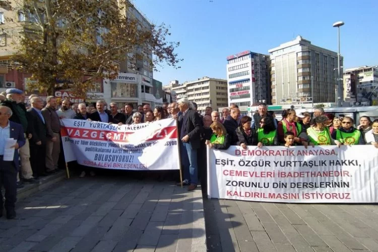 Bursa'da alevi dernekleri Torba Yasasını protesto etti