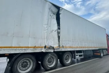 Bursa'da ani fren kazaya neden oldu! Önce kamyon sonra tır çarptı
