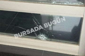 Bursa'da iş merkezi kurşunlandı!