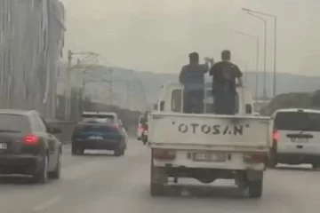 Bursa'da kamyonet üstünde tehlikeli halay!