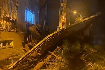 Bursa'da lodos trafonun çatısını uçurdu