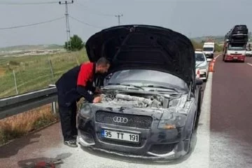 Bursa'da motor bölümünden alev alan otomobil son anda söndürüldü!