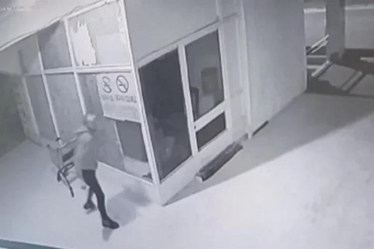 Bursa'da pilavcı dükkanından hırsızlık kamerada