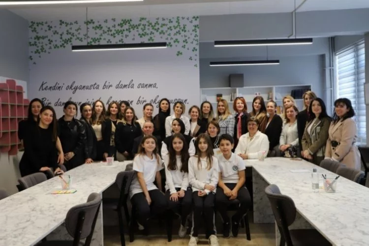 Bursa'da Sabiha Köstem Ortaokulu Öğrencilerine yeni kütüphane