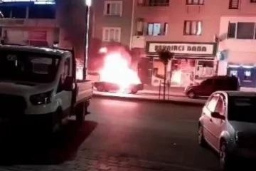 Bursa'da seyir halindeki araç alev alev yandı