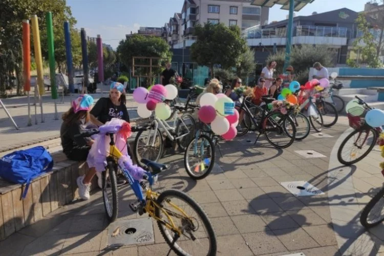 Bursa'da 'Süslü kadınlar' pedallıyor, farkındalık yaratıyor