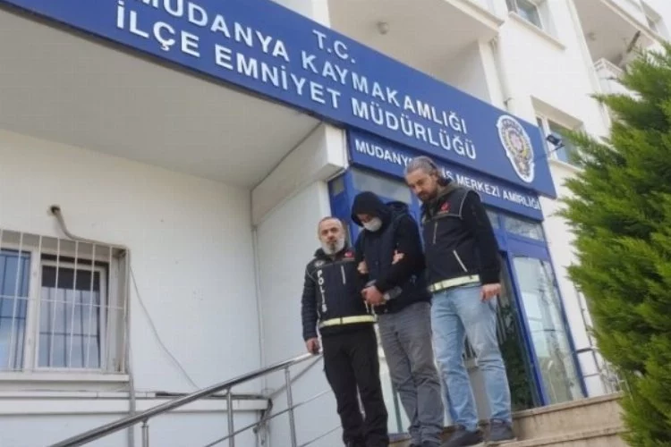 Bursa'da uyuşturucudan yakalandı, hırsızlıktan aranan ağabeyini de ele verdi