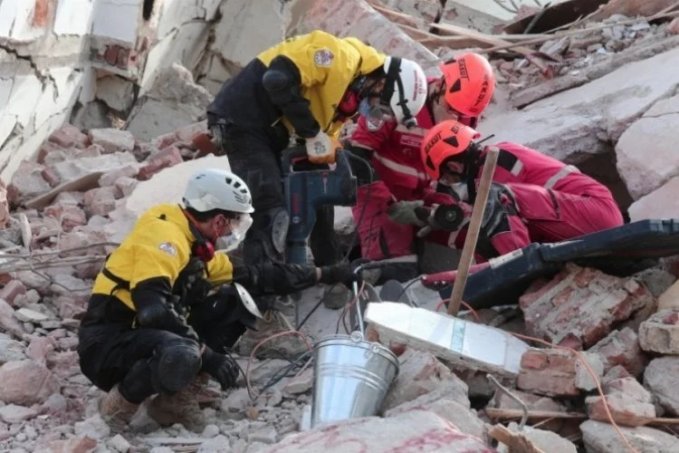 Bursa'da yapılan deprem tatbikatı nefesleri kesti